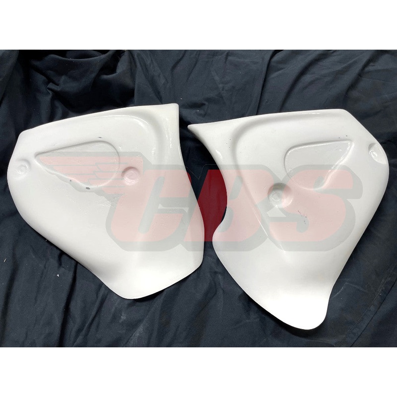 BSA A50 / A65 Replacement Side Panels (1) – Choose Cover Type / Application 68-9280 & 68-9281 – (Early Lightning W/ Badge Recess) – Fiberglass