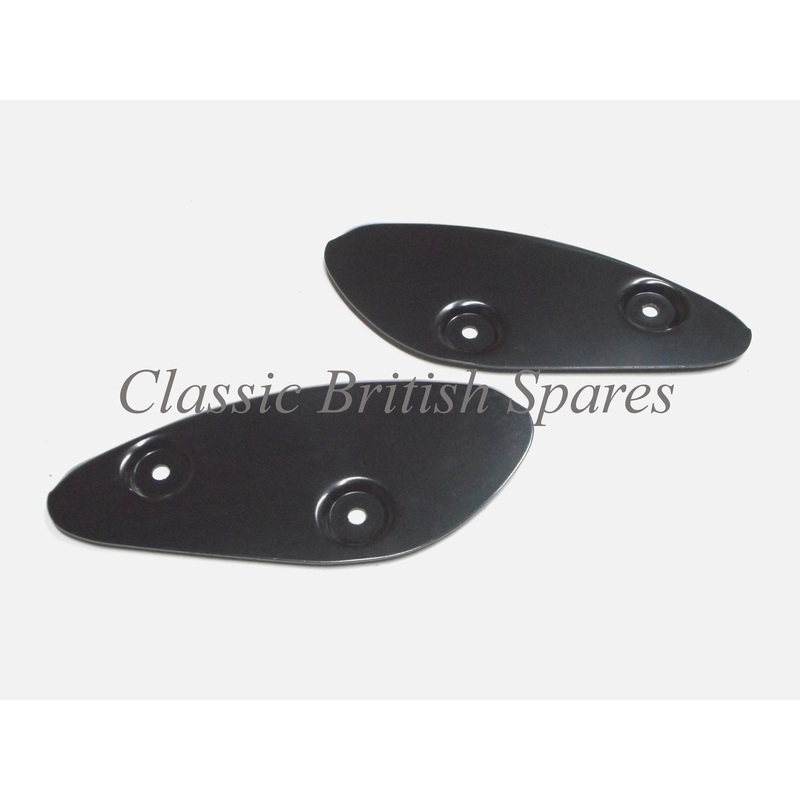 Triumph Knee Pad Grip Mounting Plate Set – 82-3915 & 82-3916 – T20 / 6T / T110 / Etc