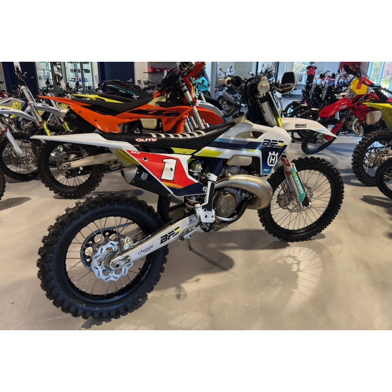 2024 (Pre-Owned) TX 300