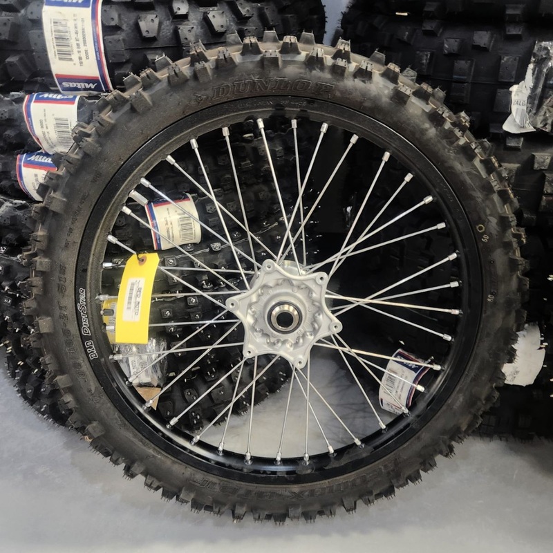 FRONT WHEEL CPL. 1.6X21”DID 22MM (2500900184430) w/ Dunlop Tire