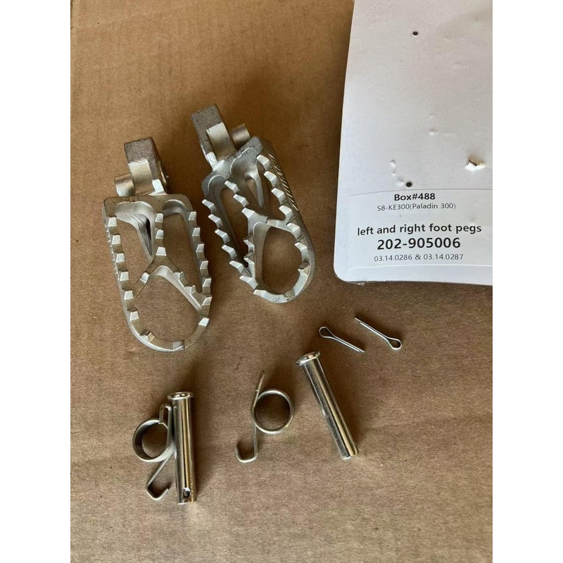 Left and Right Foot Pegs